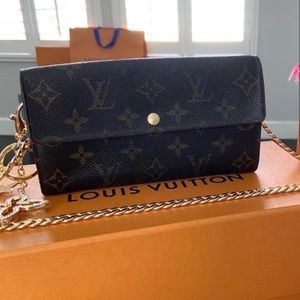 AUTHENTIC 💯 Louis Vuitton Sarah Crossbody Bag Purse